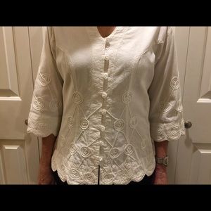 Women’s white button up shirt 3/4 sleeve